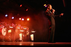 Frank (David DeCosta) opens the only Rat Pack tribute show on the Strip